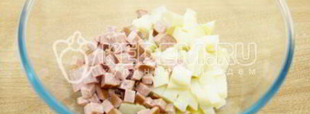 оливье с полукопченой колбасой. Шаг 4