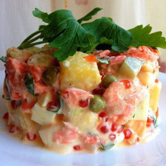 Рецепт оливье с семгой и красной икрой