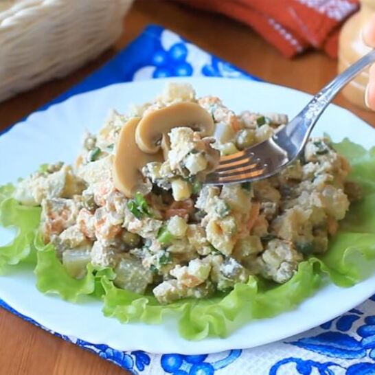 Рецепт салата оливье с грибами постный