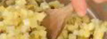 салат оливье с икрой и раковыми шейками. Шаг 3