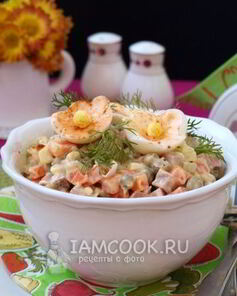 Салат Оливье с колбасой и горошком