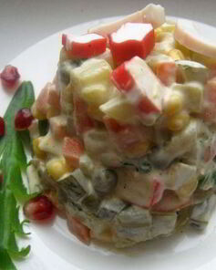 Салат Оливье с крабовыми палочками