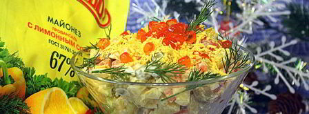 салат оливье с семгой и красной икрой. Шаг 6