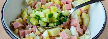 салат оливье со свежим огурцом. Шаг 6