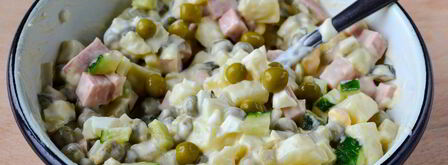 салат оливье со свежим огурцом. Шаг 7