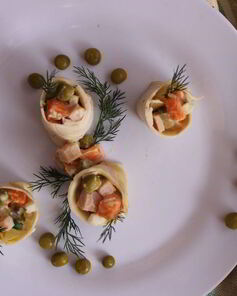 Салат Оливье в майонезном блинчике