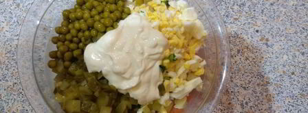 салат оливье в майонезном блинчике. Шаг 7