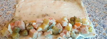 салат оливье в майонезном блинчике. Шаг 10