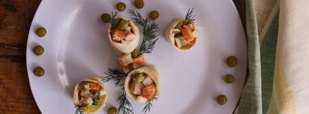 салат оливье в майонезном блинчике. Шаг 11