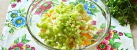 салат в виде петуха оливье. Шаг 6