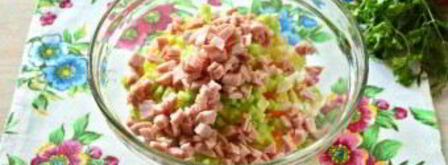 салат в виде петуха оливье. Шаг 7