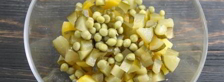 заливной салат оливье со шпротами. Шаг 5