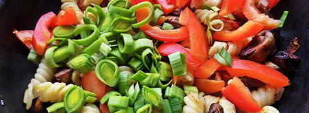 праздничный салат с пастой. Шаг 8