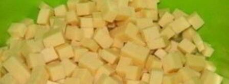 салат из консервированных ананасов. Шаг 3