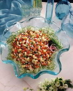 Салат из пасты с сельдереем и красным перцем