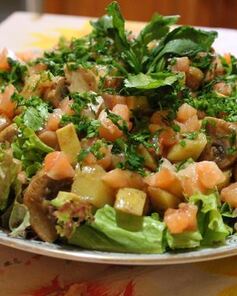 Салат из семги с овощами