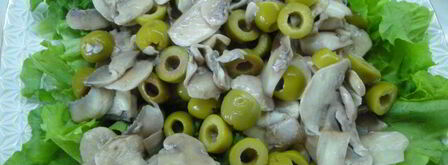 салат из шампиньонов с оливками и брынзой. Шаг 7