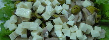 салат из шампиньонов с оливками и брынзой. Шаг 8