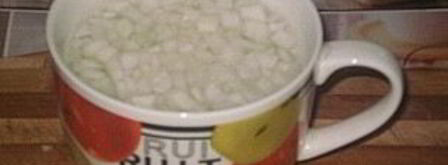 салат мимоза с сайрой. Шаг 4