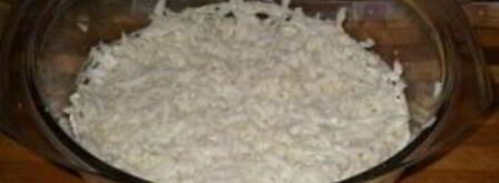 салат мимоза с сайрой. Шаг 6