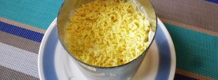 салат мимоза со шпротами. Шаг 15