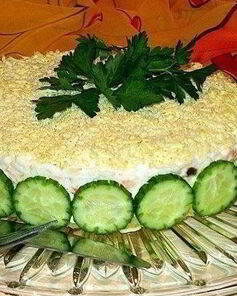 Салат Печень трески под шубой с черносливом