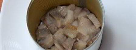 сельдь под шубой с зеленым чесночным соусом. Шаг 8