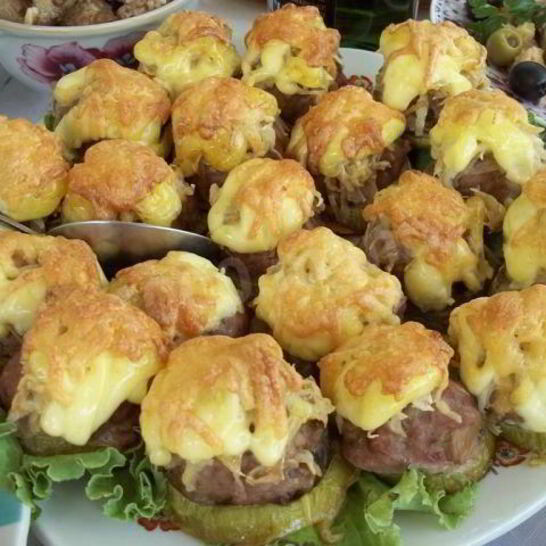 Рецепт стожков из мясного фарша под шубой с грибами