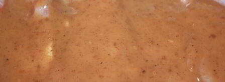 свинина в маринаде из кунжутного дрессинга под шубой из моцареллы и болгарского перца. Шаг 3