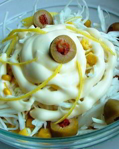 Салат с мясом криля, капустой и кукурузой