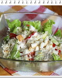 Овощной салат Цезарь с сухариками