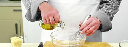 салат цезарь с разными добавками. Шаг 3