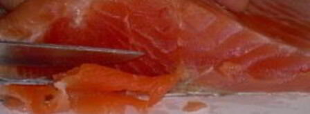 салат цезарь с рыбой. Шаг 4