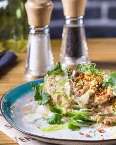 Молодая капуста на пару с соусом винегрет и щучьей икрой