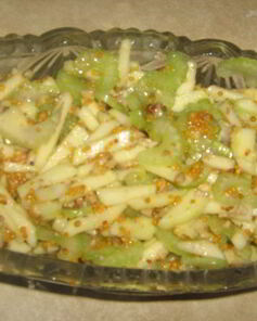 Салат из сельдерея и яблок с горчичным винегретом