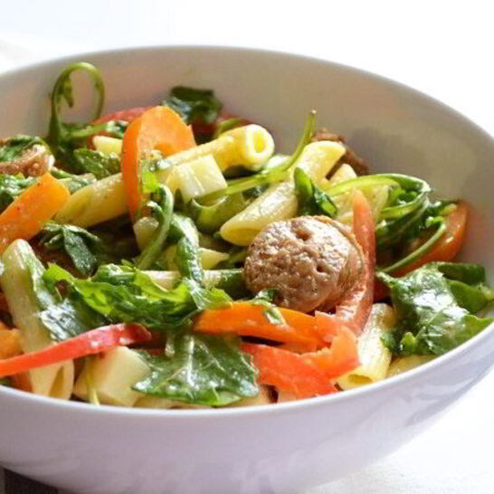 Рецепт зимнего салата с колбасой