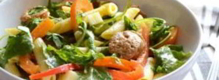 зимний салат с колбасой. Шаг 10