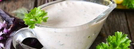 сметанный соус с чесноком и зеленью. Шаг 8