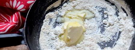 густой крем бешамель на сковороде. Шаг 5