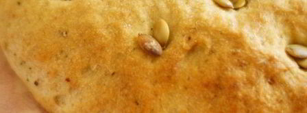 фокачча с соусом песто и тыквенными семечками. Шаг 7