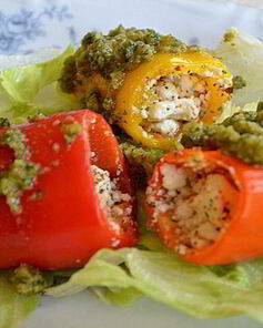 Мини-перцы с соусом песто