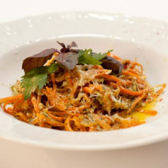 Рецепт морковных спагетти с соусом песто