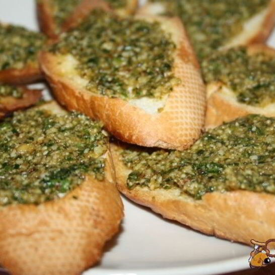 Рецепт острого песто с козьим сыром и кинзой