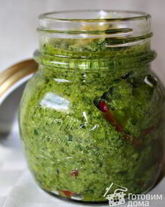 Песто из зелени петрушки с перцем чили