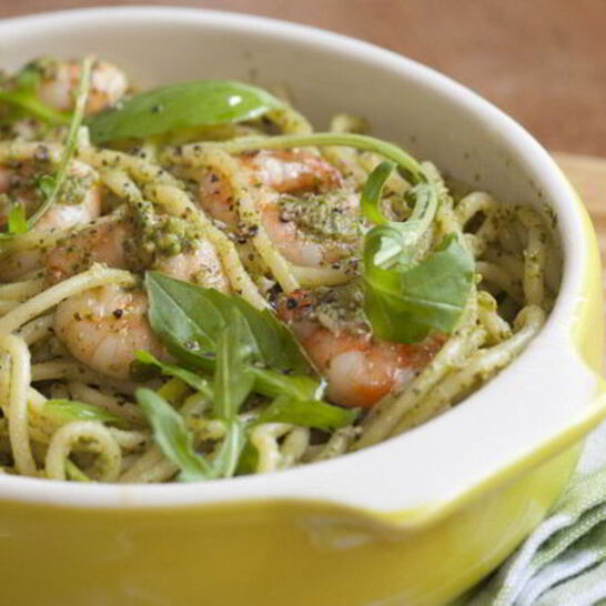 Рецепт спагетти с соусом песто и королевскими креветками