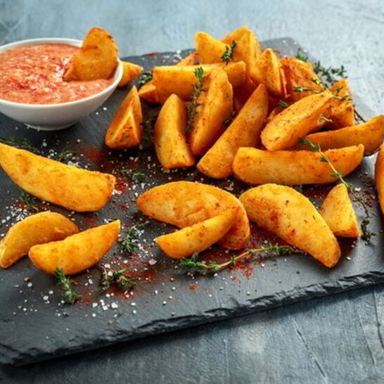 Рецепт хрустящего картофеля с соусом сальса и кокосовой стружкой