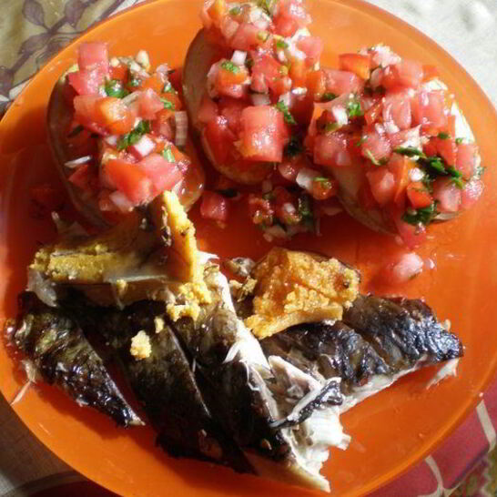 Рецепт рыбы запеченной, картошечки и соус сальса