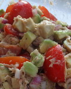 Сальса из авокадо с тунцом