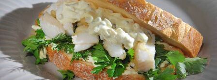 сэндвич с рыбными пальчиками и тартаром. Шаг 9