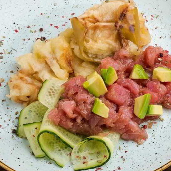 Рецепт тартара из тунца с кремом из печеного яблока